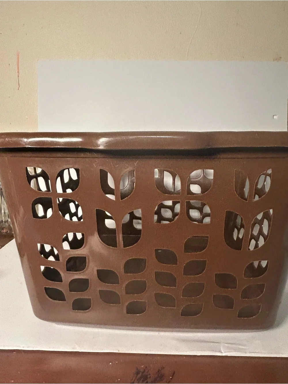 Rubbermaid Brown Tulip Square Laundry Basket